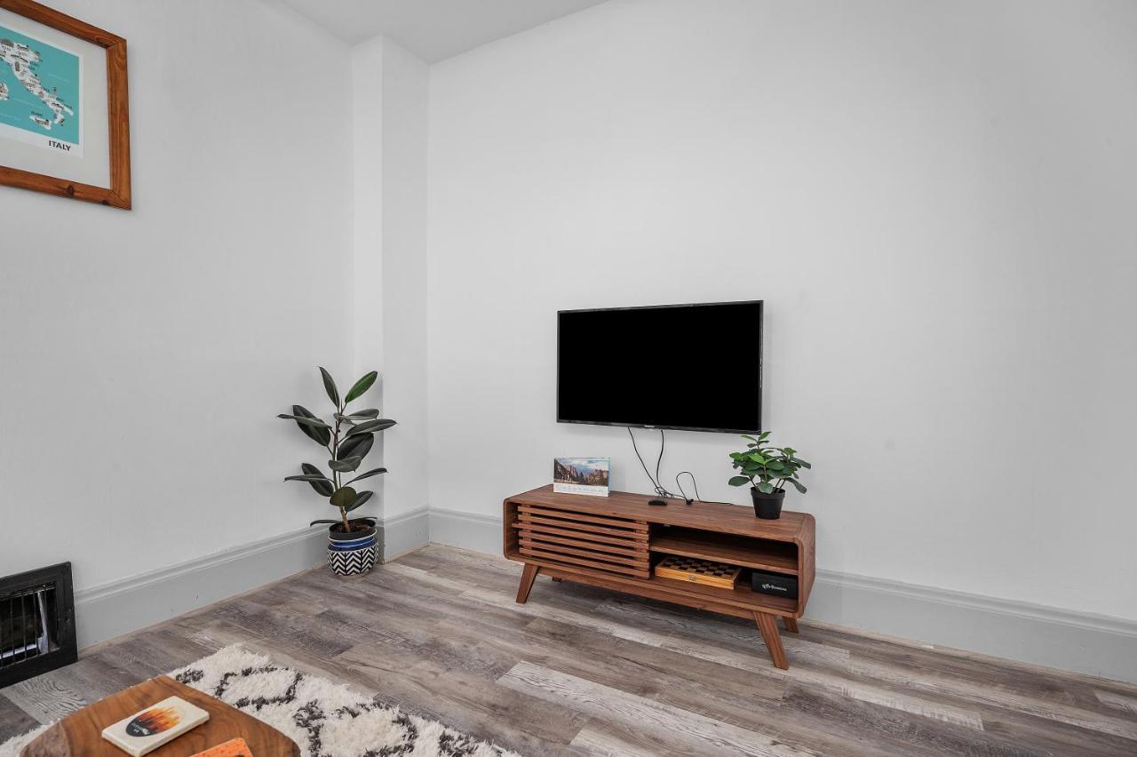 Center Of Little Italy #2 Apartment Кливланд Екстериор снимка